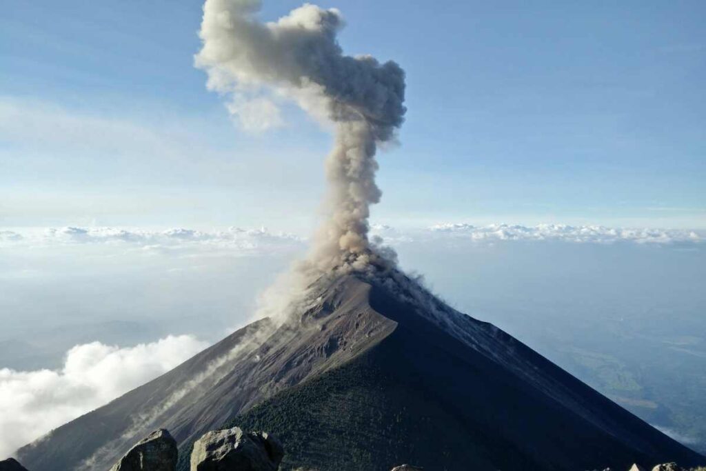 Fumo dalla cima dell'Etna