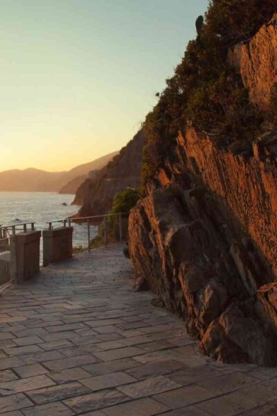 Di nuovo la Via dell’Amore, 900 metri da camminare a picco sul mare delle 5 terre via dell'amore liguria
