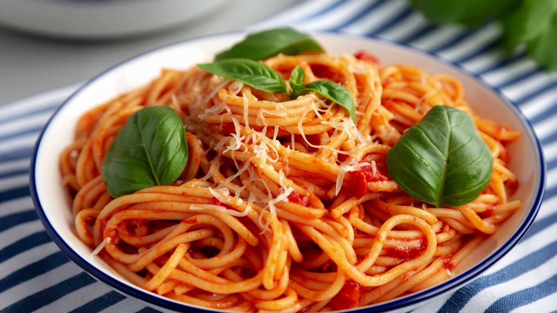 Spaghetti al pomodoro: semplicemente italiani spaghetti al pomodoro